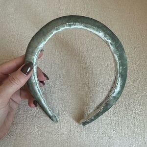 Elegant Velvet Headband in Green